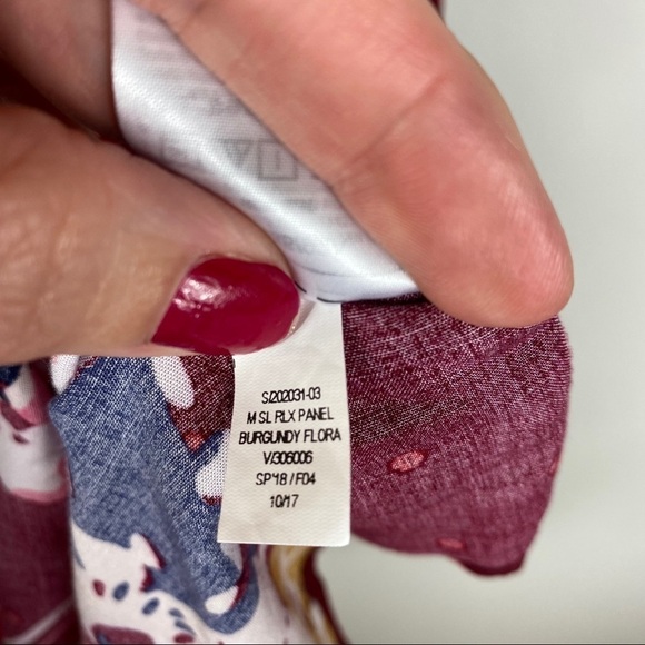 3/$20 Old Navy Burgundy Floral Sleeveless Top - Picture 5 of 5